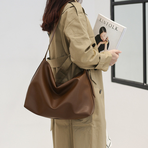 2024 Spring and Summer New Trendy Black Bag Women's Large Capacity Crossbody Bag Soft Collapse Minimalist Style Shoulder Tote Bag Shipping