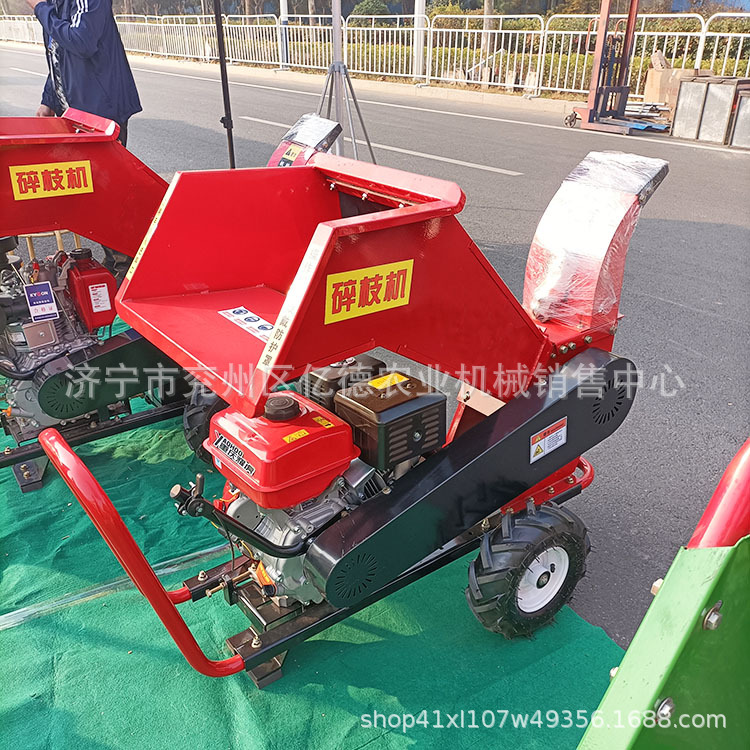 汽油动力碎木机大轮自走时树枝秸秆粉碎机干湿两用效果好