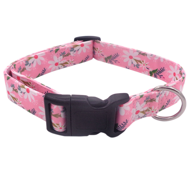Productos para mascotas al por mayor collar de tela de doble capa impresión suave rosa pequeño collar de perros crisantemo blanco collar de venta caliente transfronterizo