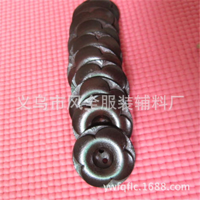 新款热销花形纽扣扣子 两眼纽扣复古木扣毛衣大衣风衣扣子批发