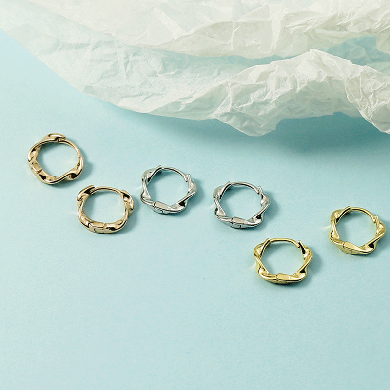 Simple Wave Shape Twist Ear Ring Fashion Sleeping No Earrings Hong Kong Style Earrings Small Women's Direct Selling