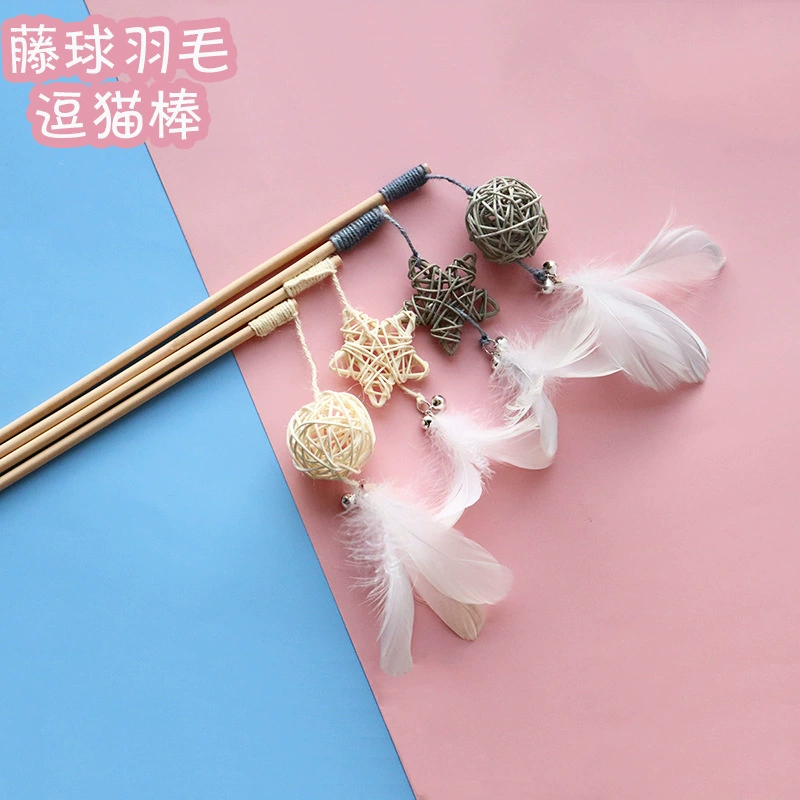 Деревянная палочка с ротанговым шариком, игрушка-дразнилка для кошек, волшебная палочка с колокольчиком, для саморазвлечения, снятия скуки, с перьями, оптом.