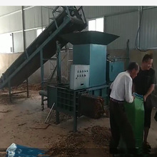新疆玉米秸稈青儲壓塊機 牧草粉碎打包機價格 草料壓塊包膜一體機