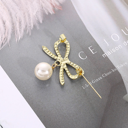 Source manufacturer temperament neckline anti-exposure pearl buckle pin to fix clothes small brooch women's collar pin accessories corsage