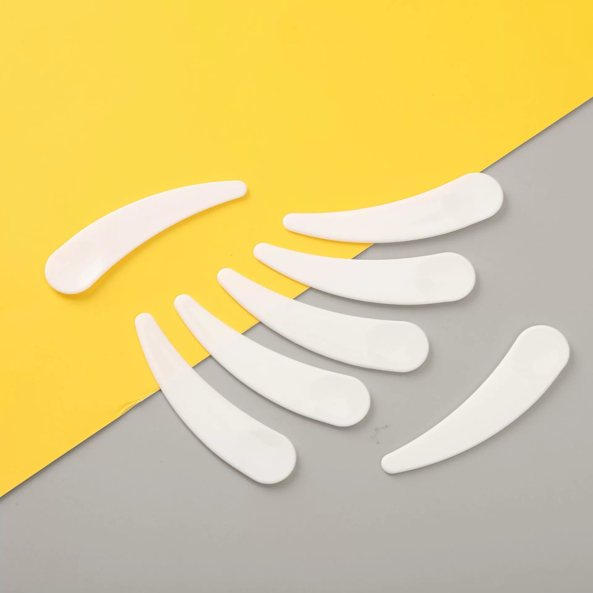 Пластиковая ложка маска для лица подобрать палку маленький совок крем для глаз крем для лица ложка крем косметика красоты упаковка совок