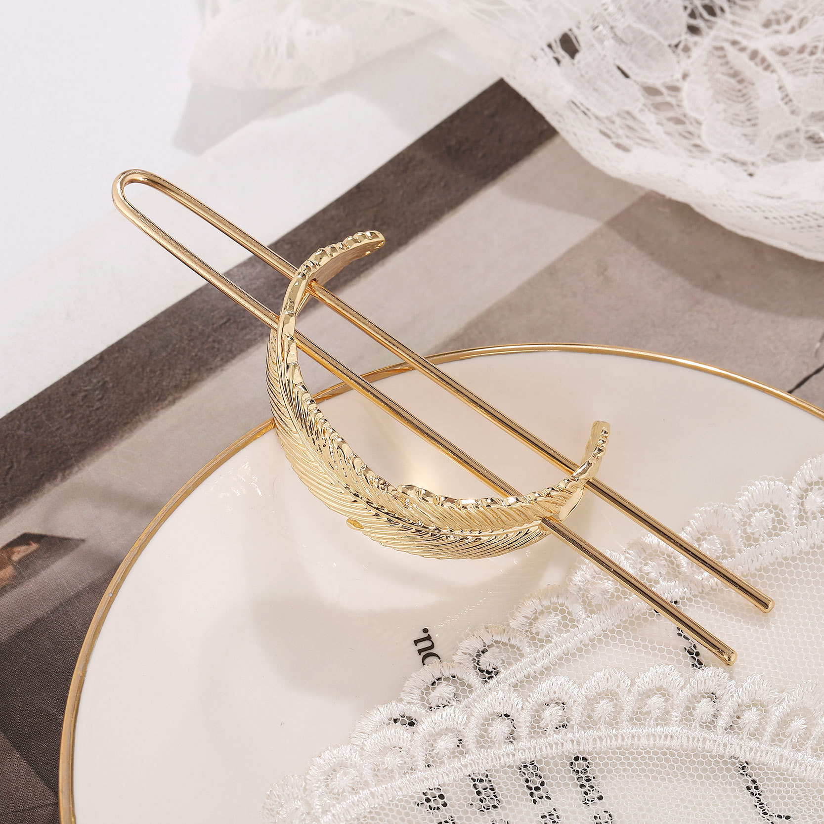 Europeo y americano cáñamo superficie curvada hojas hueco horquilla moda creativa transfronteriza aleación accesorios para el cabello de las mujeres de distribución superior horquilla fabricante