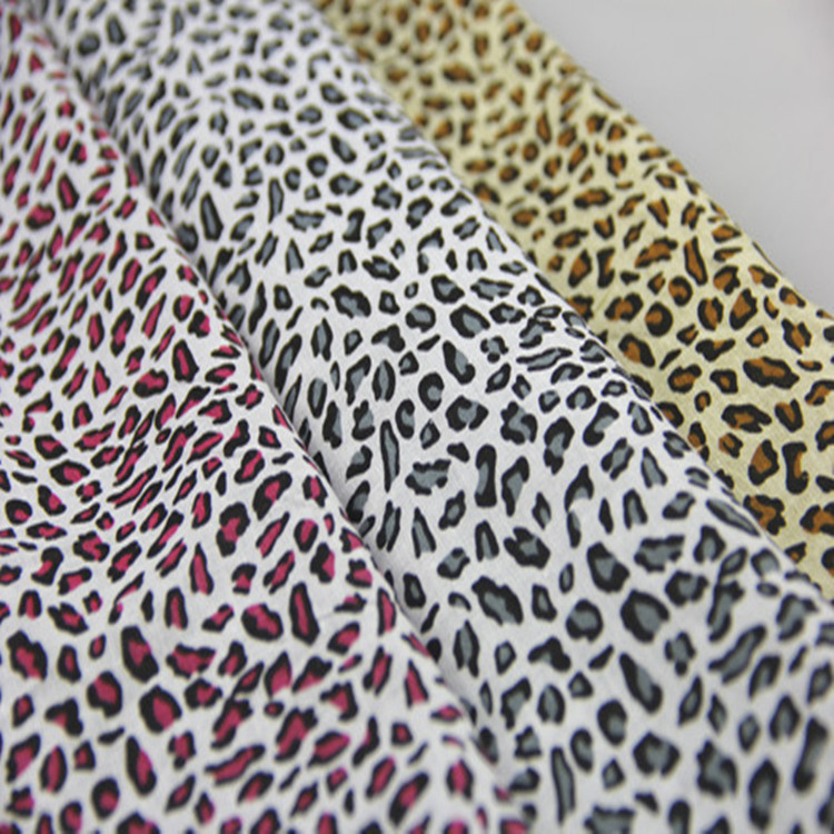 厂家 小花布全棉碎花布面料 睡衣连衣裙玩具鞋子服装里布布料