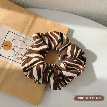 8 # 갈색 줄무늬