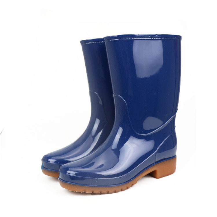 Spot supply Qianrui rain shoes 803 tube women's pvc water shoes labor protection fashion casual waterproof boots wholesale