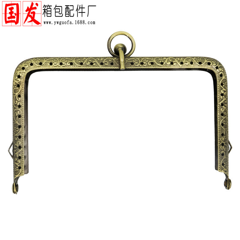 13CM bolsas de tarjetas en relieve 11CM cuadrado alto pie largo bolsas de oro orejas accesorios de bolsas hechas a mano