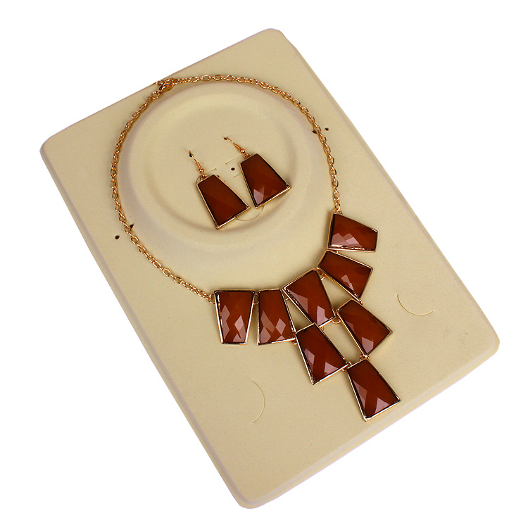 厂家 包装饰品项链耳环戒指套装卡片 立体米黄绒pvc脖子卡 17*23