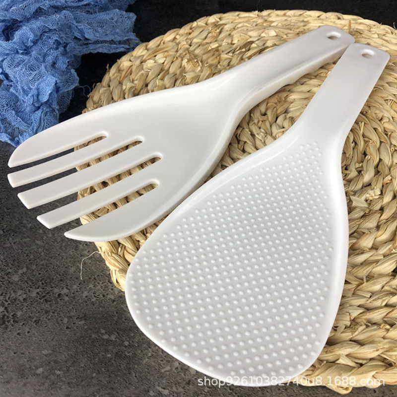 業務用の厚い超大型しゃもじは食事にくっつかないです。レストランの食堂で食事をします。|undefined