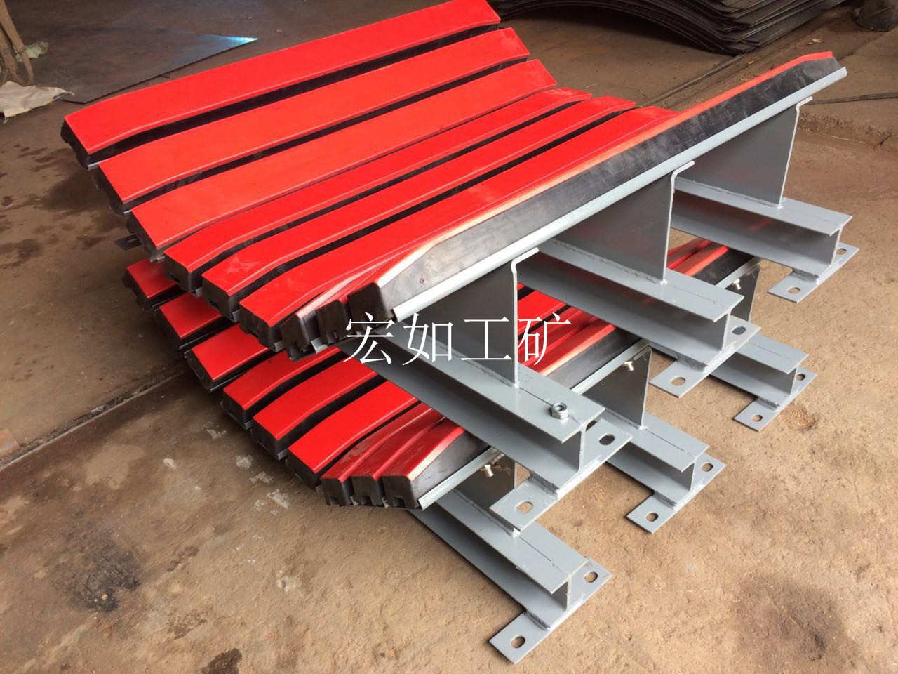 HCC 皮带机缓冲床特点，矿用皮带机缓冲床安装，耐磨皮带机缓冲床