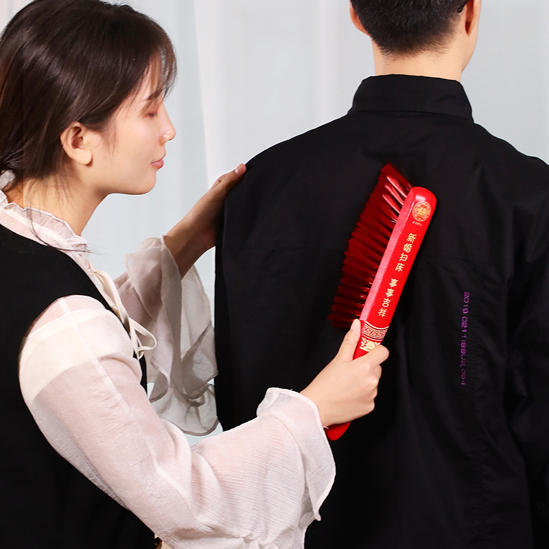 Artículos para bodas, escoba roja para barrer la cama, herramientas para la habitación nupcial, eliminación de polvo, celebración de bodas, ropa de cama para el dote de la novia