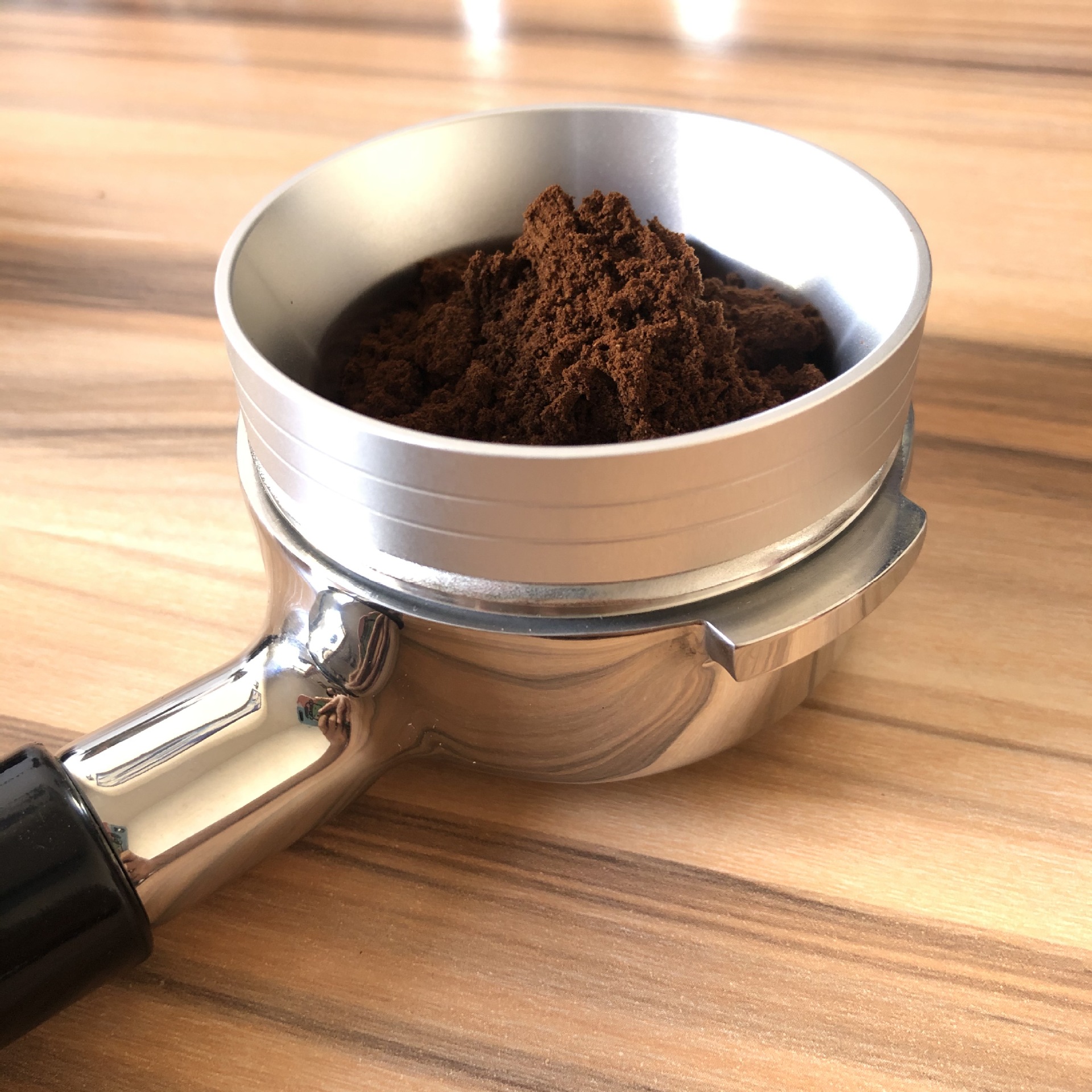 Alimentador de polvo de café anti-mosca en polvo anillo cuantitativo aleación de aluminio molinillo de frijol italiano anti-mosca en polvo universal 51/54/58