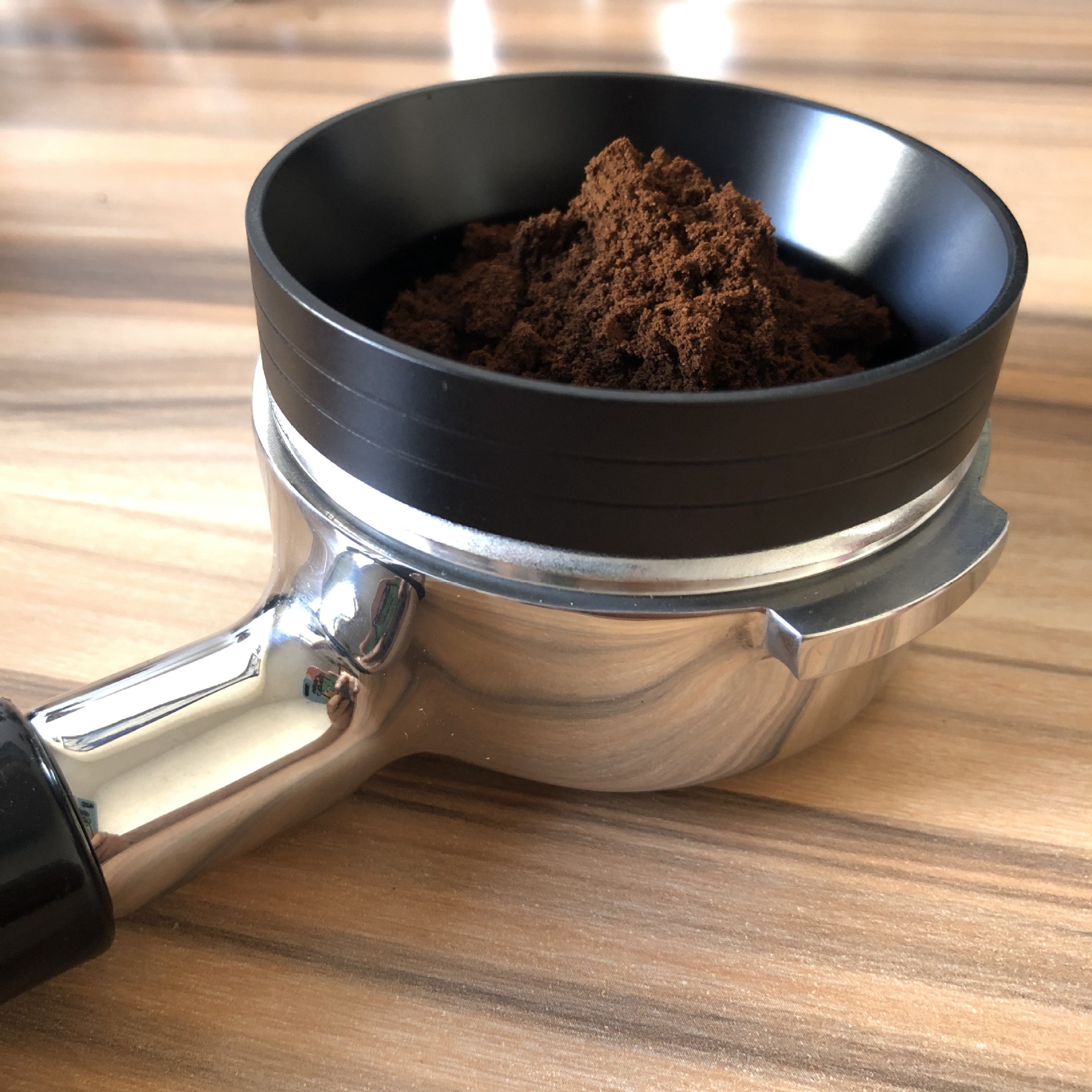 Alimentador de polvo de café anti-mosca en polvo anillo cuantitativo aleación de aluminio molinillo de frijol italiano anti-mosca en polvo universal 51/54/58