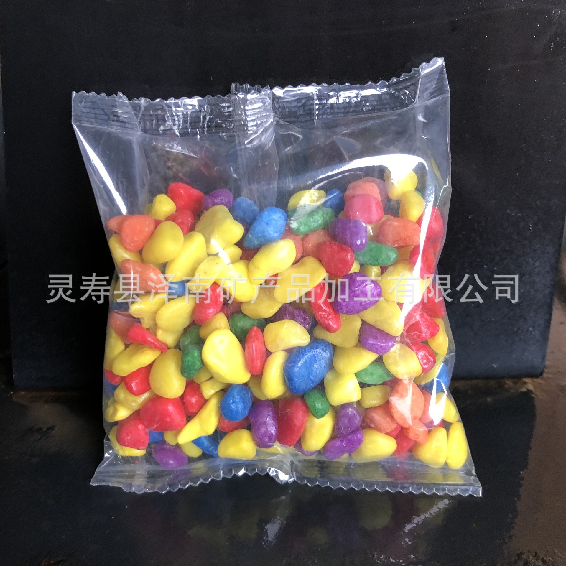 厂家供应园艺装饰铺面造景用小包装彩石子微景观鱼缸用小袋彩石