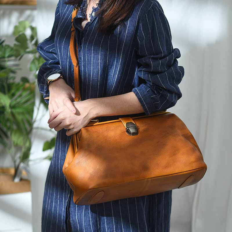 Luxury Handmade Genuine Leather Handbag Vintage Gold-Frame Doctor Bag Casual Large Capacity Shoulder Bag For Women - Thumbnail 2
