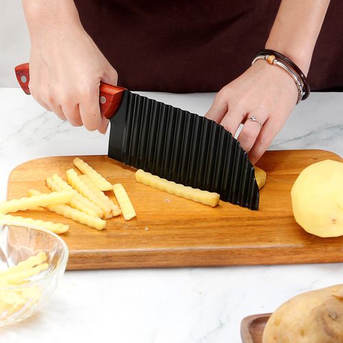 Factory supplies creative stainless steel kitchen knife, integrated corrugated potato knife, special wolf tooth knife for French fries, corrugated knife wholesale