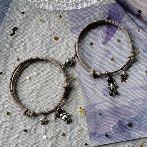 Japanese and Korean fashion simple star-gazing astronaut moon and sun attraction couple bracelet men and women a pair of ins niche design 