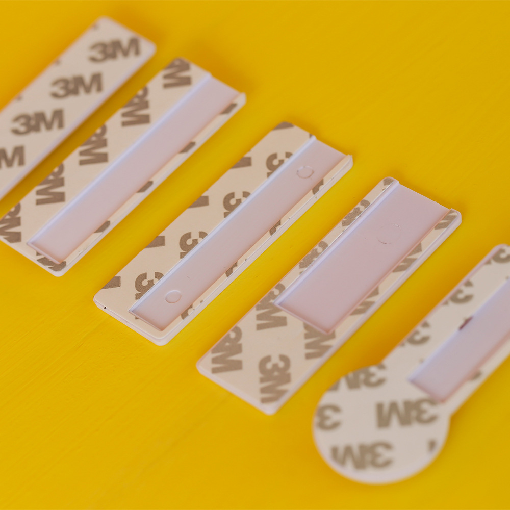 批发工厂别针式胸牌 餐饮娱乐公司塑料工号牌 铝合金胸牌配件