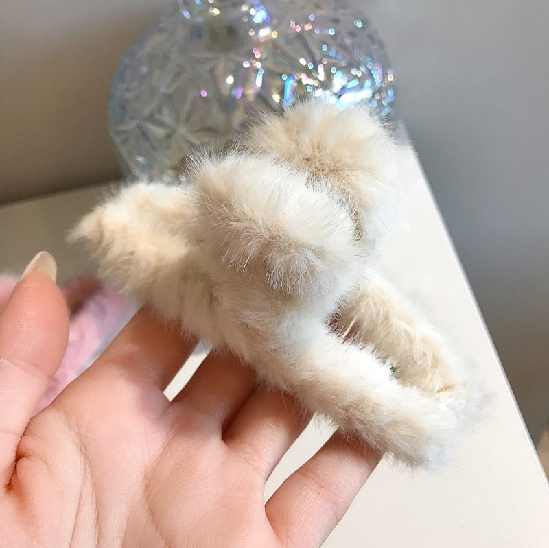 Corea del Sur nuevo Dongdaemun conejo de piel grande clip de pelo de felpa clip de pelo de la espalda de la cabeza horquilla de tiburón clip de horquilla femenina