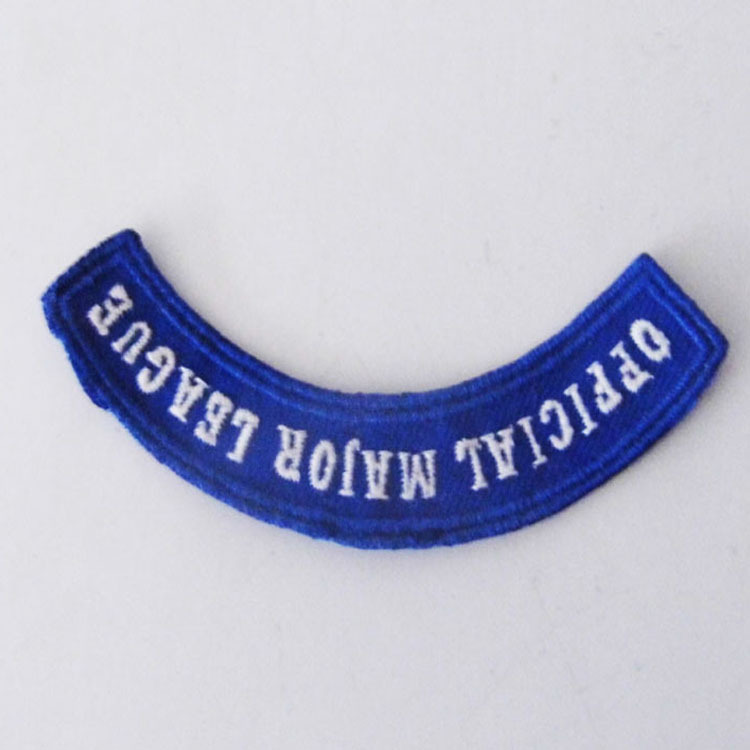 厂家定制各类锁边英文字母针织电脑绣花徽章布贴刺绣LOGO章仔定制