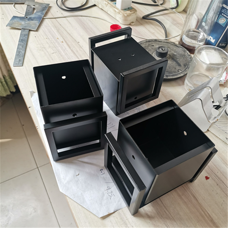 制造汽车配件挤压件磷铜弹片加工五金磷铜件LED多功能插座