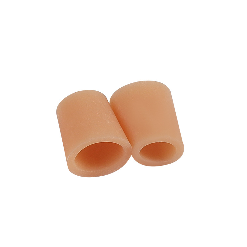 El fabricante suministra protectores de silicona transpirables y antidesgaste para los dedos del pie grandes y pequeños, y cubiertas para los dedos del pie que evitan la compresión y las rozaduras.