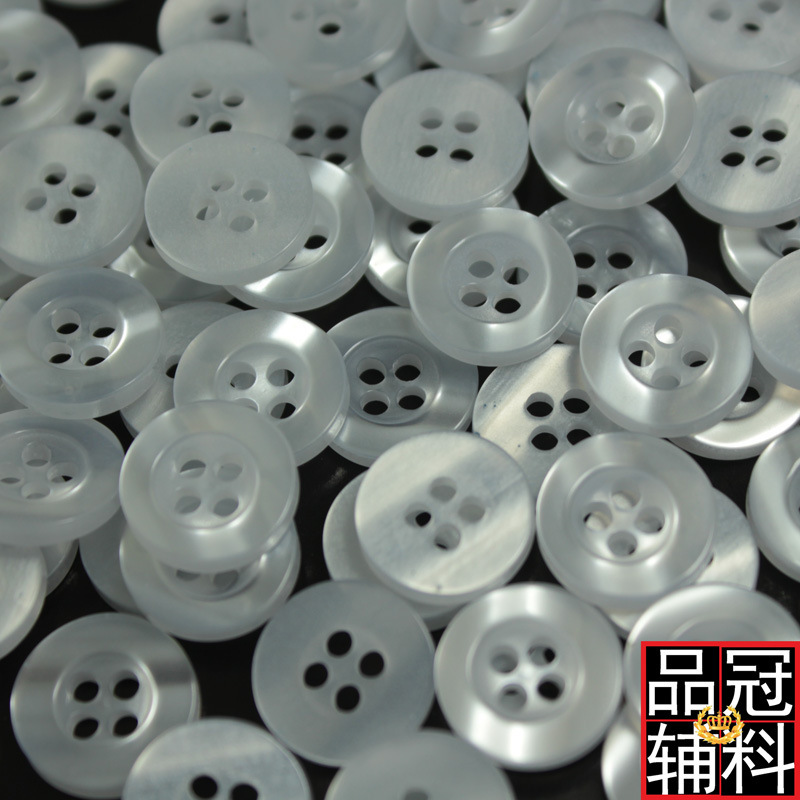 Pearl wide-brimmed four-eye resin button shirt button DIY White button factory direct in stock wholesale