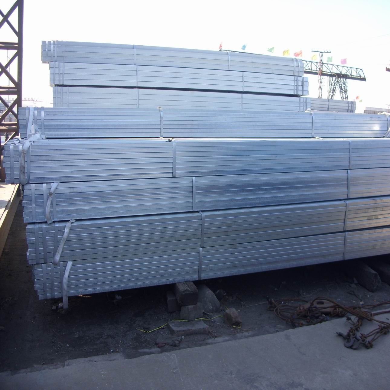 现货出售Q235B镀锌方管  锌层均匀 可折弯 打孔 价格优惠