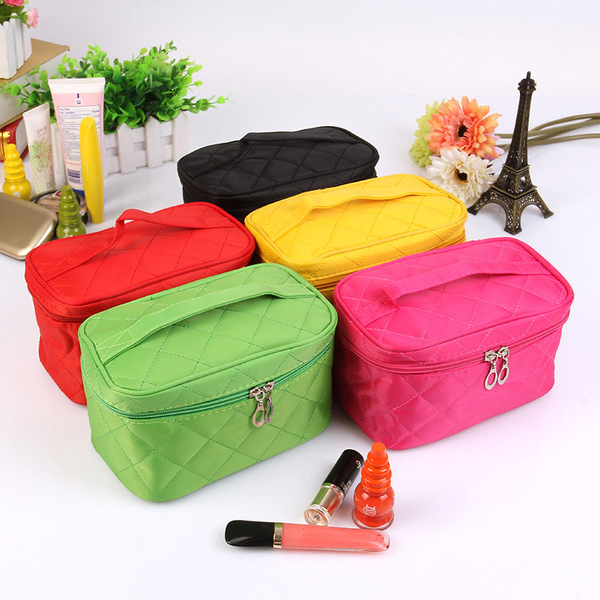 Organizer bag with diamond pattern