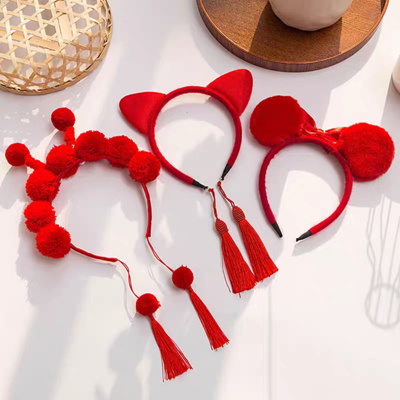 Festive hairgrip with bow