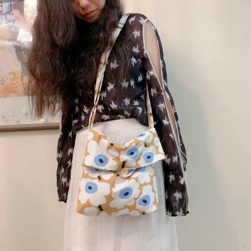 潮款女士包 逛街日常斜挎购物袋女学生单肩帆布包通勤包 花朵包