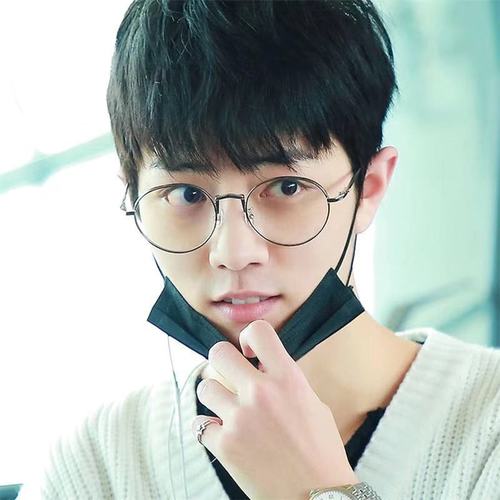 New anti-blue light glasses with wide rims and prescription glasses frames for women with metal thick rims for students with myopia
