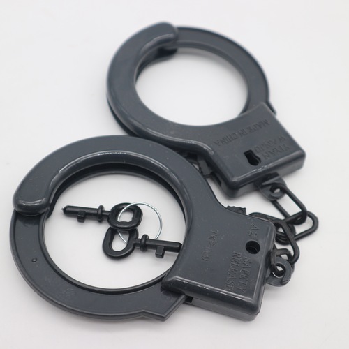 Toy handcuffs, plastic handcuffs and shackles, creative toys, children's role-play props
