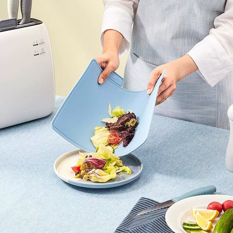 Knife, antibacterial cutting board, chopsticks, sterilisation lamp
