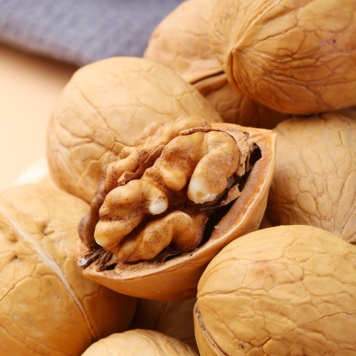 New Arrival Walnuts with Thin Skin Yunnan Paper-Peel Walnuts Raw Dry Fruit New Year's Gift Pregnant Women Nuts No Bleaching Dry Black Walnuts Dropshipping