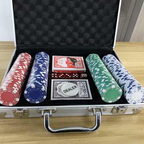 Large supply of chip coins, 200 pieces of 11.5g chips in aluminum box, chip set, chip pieces