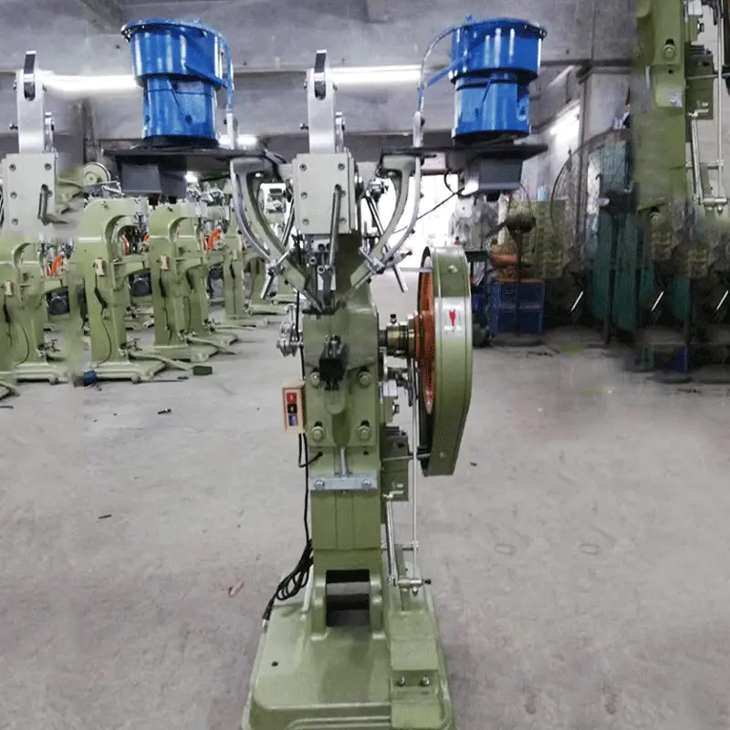 台资厂家长期生产头盔铆钉机箱包气动双粒打高效率机械