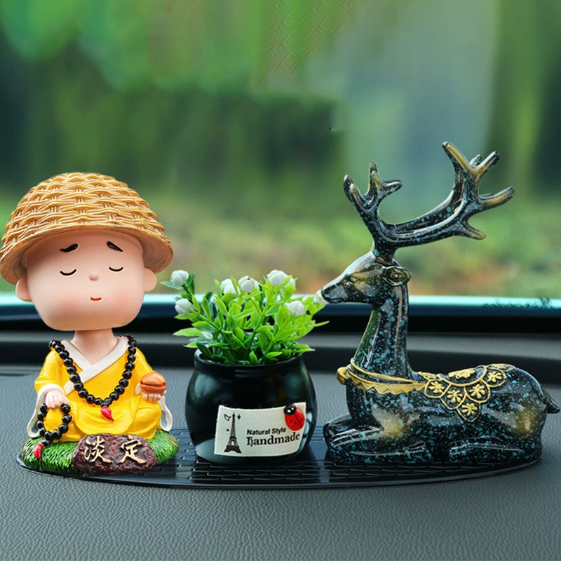Автомобильные украшения в автомобиле Милая Смола качает головой маленький монах Безопасное Путешествие олень автомобиль Креативные украшения поставки