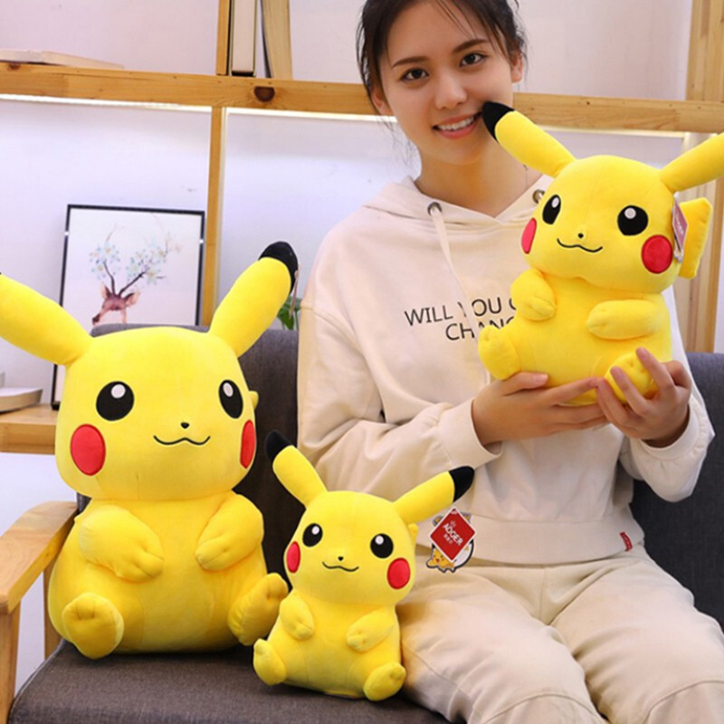 Genuine Pokémon Pikachu Doll Muñeca de trapo Juguete de felpa Red Muñeca caliente Regalo de cumpleaños