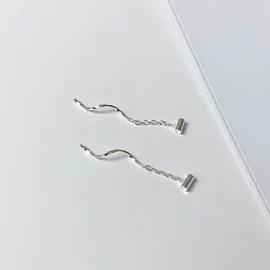 耳钉;耳线;耳环