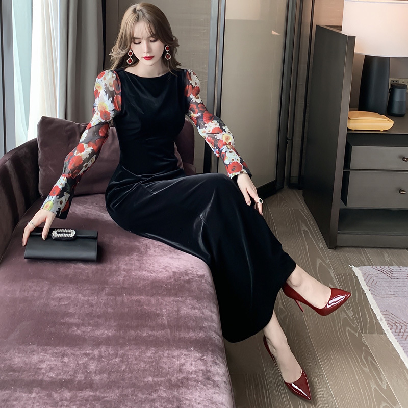 Đầm liền thân nhung đen dài tay in họa tiết retro dáng ôm — Màu đen