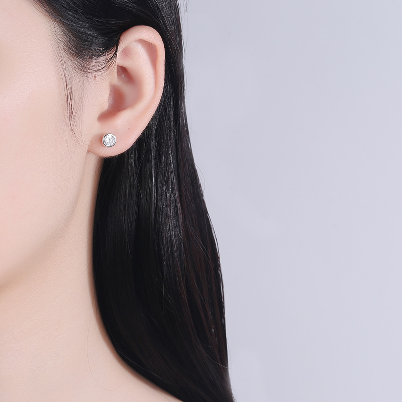 S925 plata esterlina ZIRCON ronda grano hilo Stud pendientes mujer tornillo torcedura hebilla oído hueso Stud simple moda una semana oído joyería moda