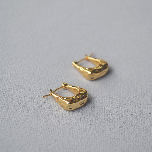 Elegant Vintage Copper-Gold Plated Hammered Texture U-Shaped Earrings for Women