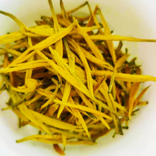 20 grams of Fengqing Dian Hong black tea sample per pack, including Golden Needle, Gold Thread, Gold Tip, Wild Red, Ancient Tree Red, and China Red.