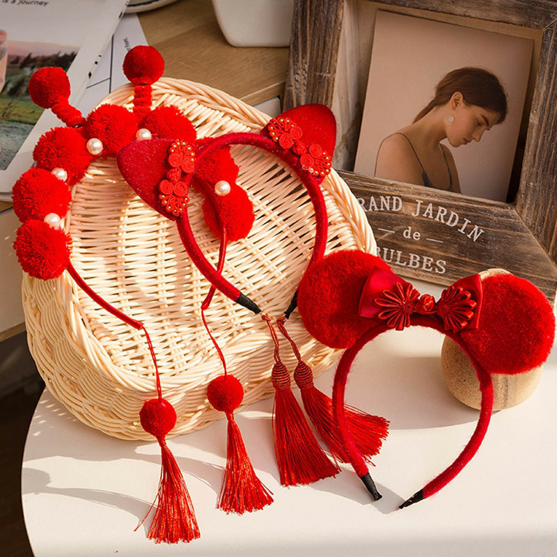 Festive hairgrip with bow
