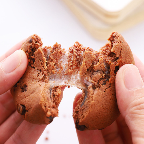 South Korea imported co-branded snack CW Qingyou chocolate flavor sandwich cake mochi glutinous rice glutinous rice cake Qingyou pastry