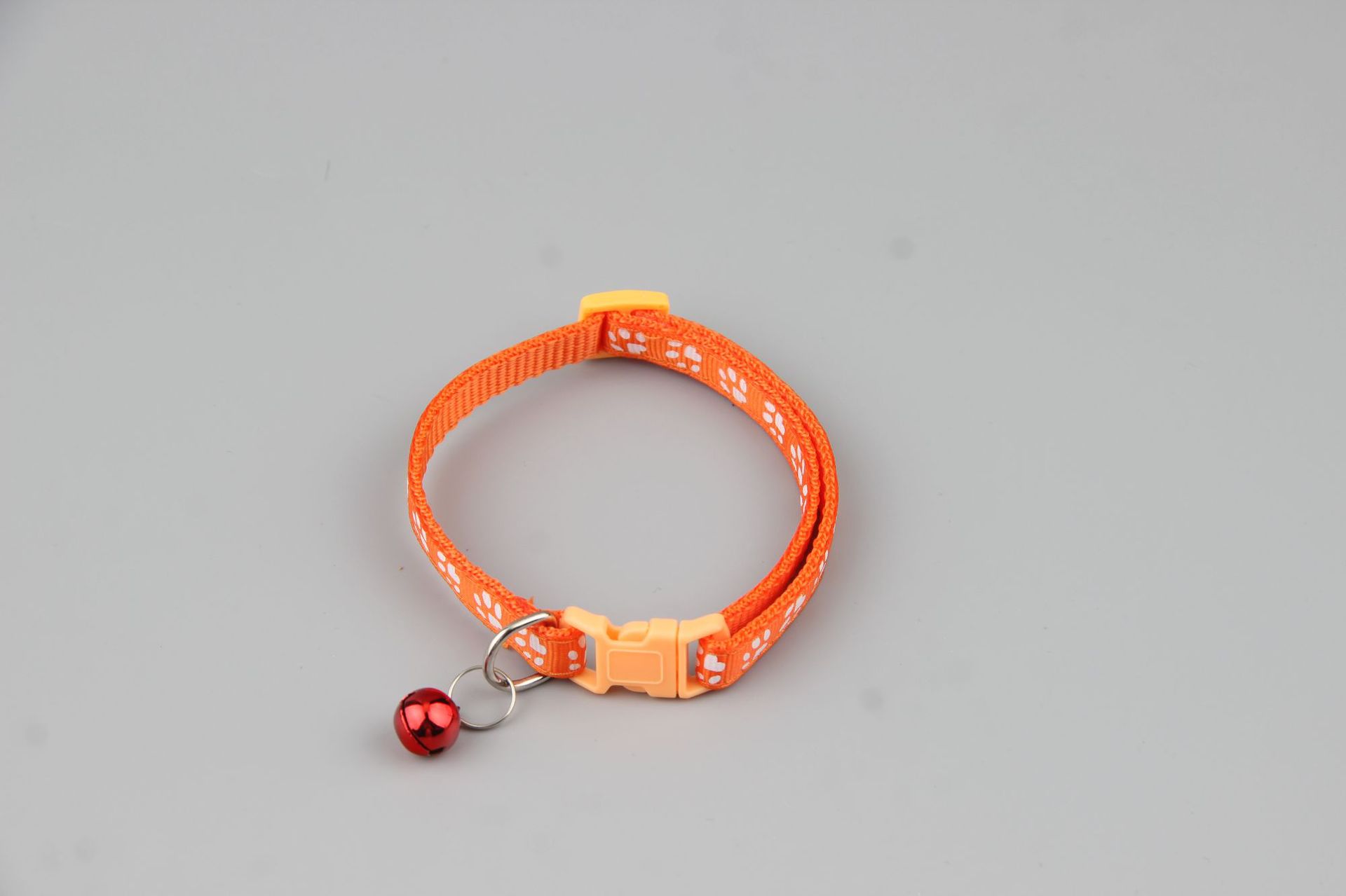 Collar de pegado de mascotas perros gatos una sola huella de pata impresa campana gatos brota gatito de nylon